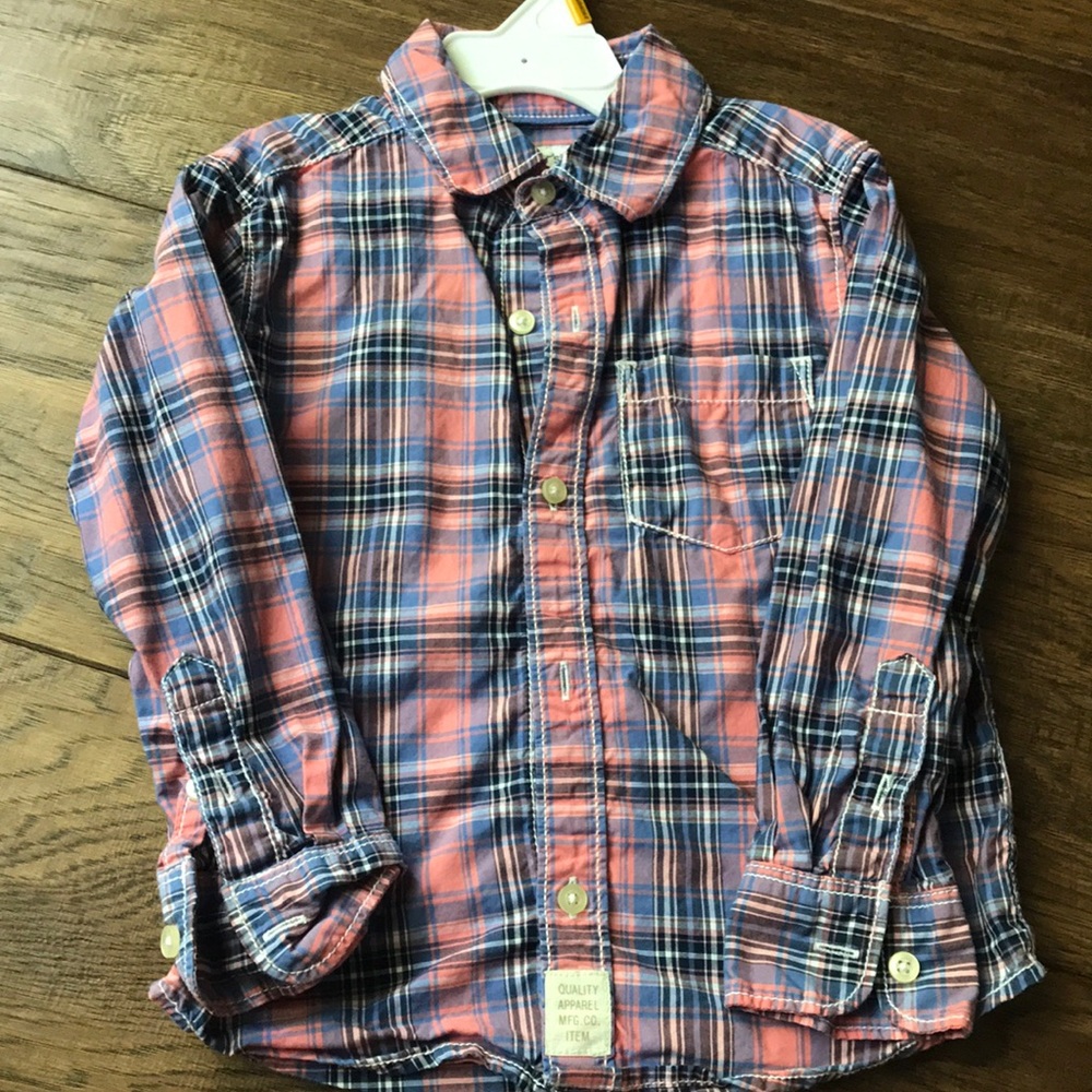 Long-sleeved button down shirt